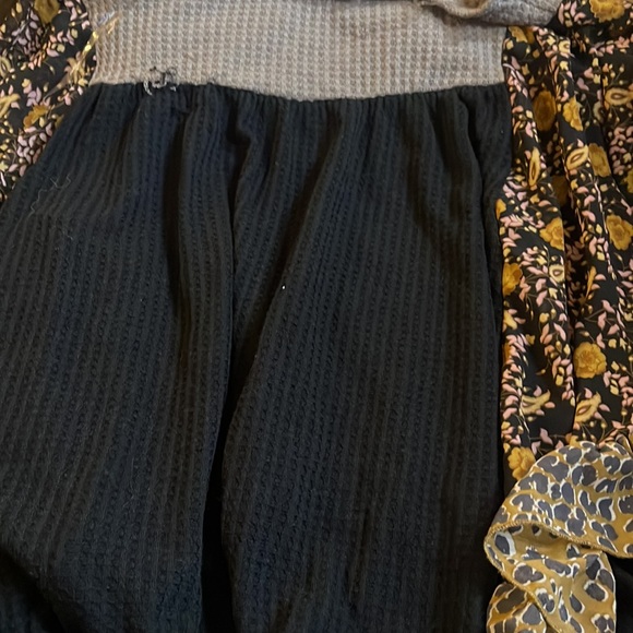 Womens size medium shirts - Picture 2 of 9